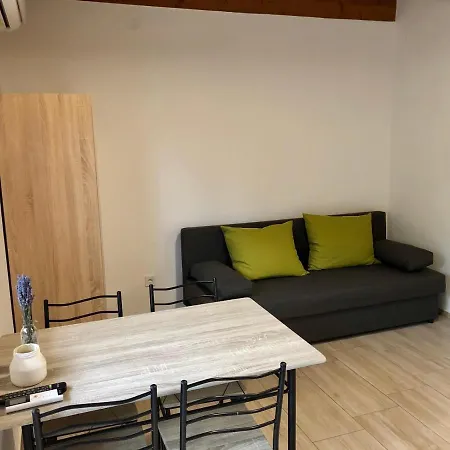 Lena Vendeghaz Guest house Balatonbereny