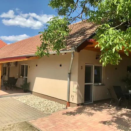 Lena Vendeghaz Гостевой дом 3*