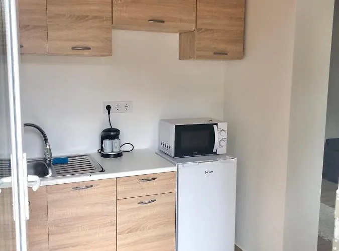 Lena Vendeghaz בית הארחה 3*