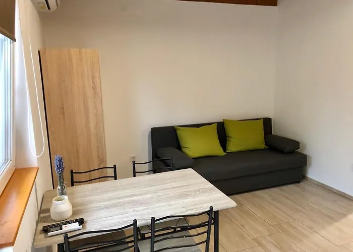 Lena Vendeghaz Guest house Balatonbereny